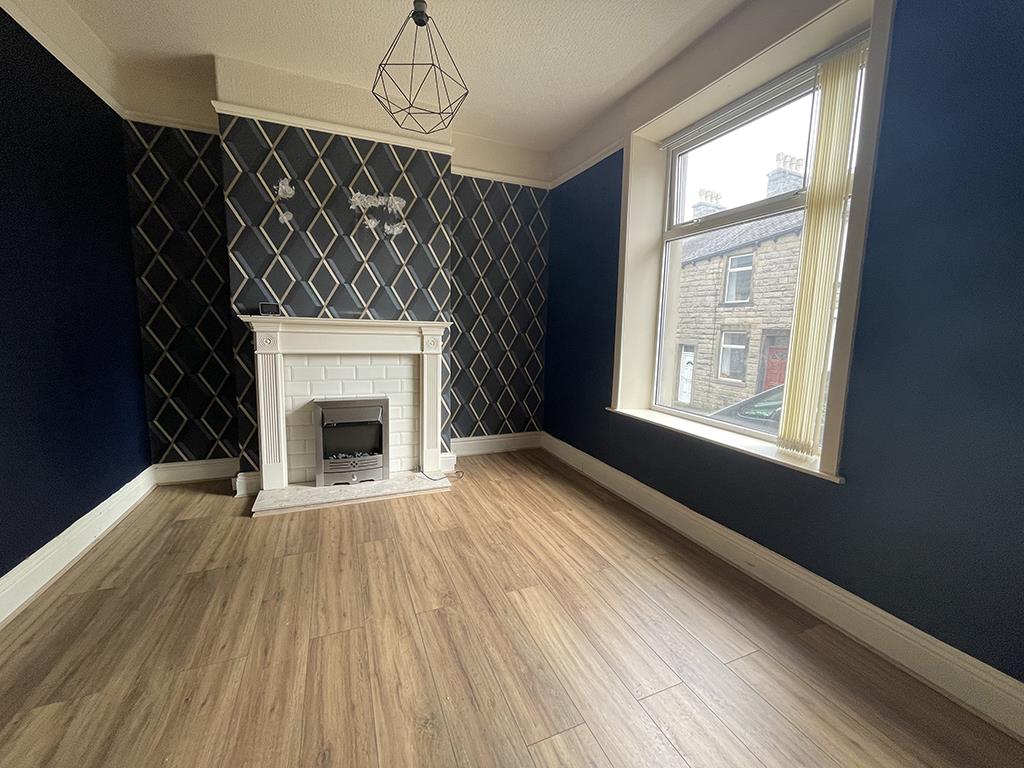 3 bedroom end terrace house For Sale in Barnoldswick - Lounge